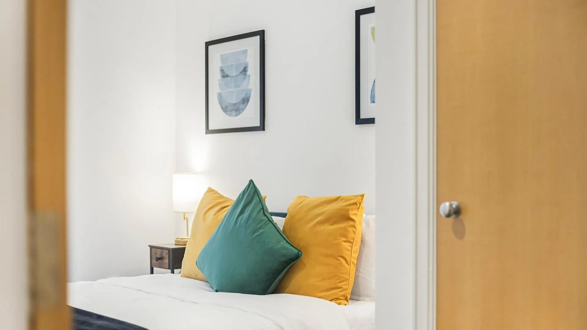 Athera - Hoxton Square 2 Bed, 2 Bath Entire Private Apartment London