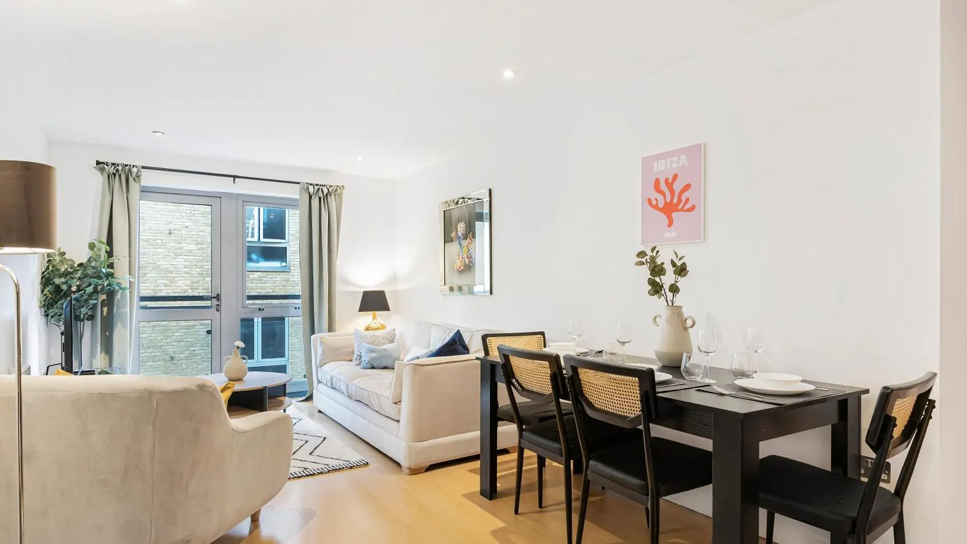 Athera - Hoxton Square 2 Bed, 2 Bath Entire Private Apartment London