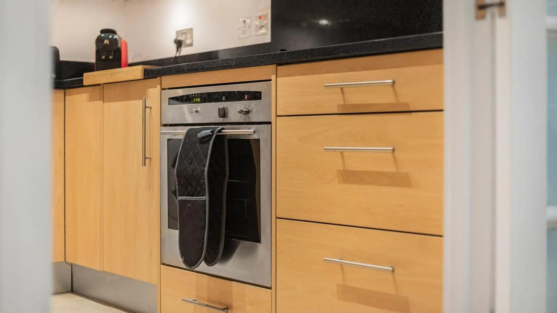 Athera - Hoxton Square 2 Bed, 2 Bath Entire Private Apartment London United Kingdom