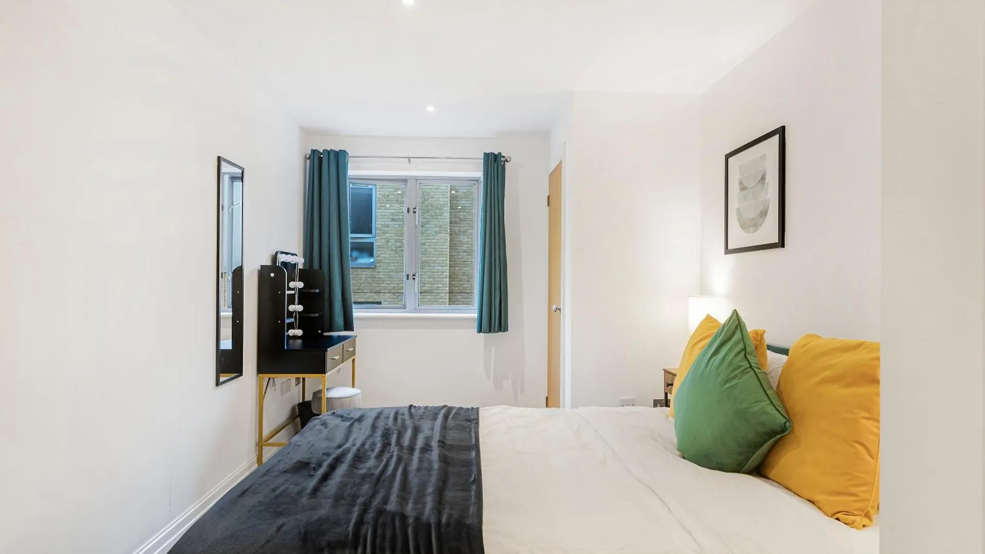 Athera - Hoxton Square 2 Bed, 2 Bath Entire Private Apartment London United Kingdom